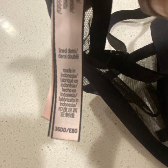 Victoria’s Secret bra lined Demi bra size 36DD - Picture 7 of 7